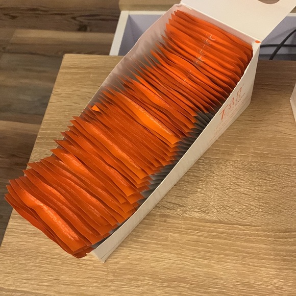 Tan Towel - 80 single self tan towelette for fair to medium skin tones - Picture 3 of 5